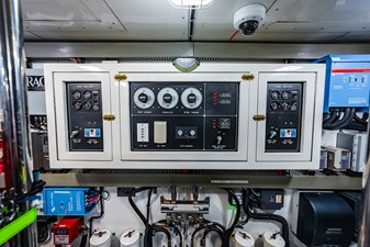 SOUTHERN BELLE 92 Engine Room Aux. Controls