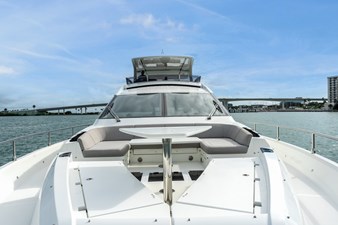 Yacht 75 Bow