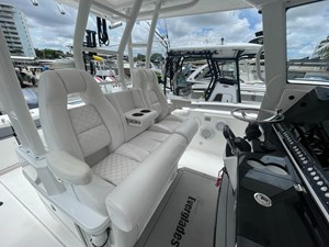 2018 Everglades 335 Center Console 21 