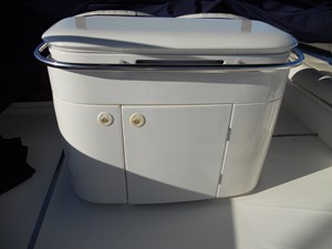 Carpe Diem 62 63_Flybridge Stove, sink & frig2