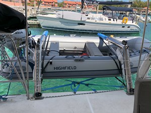 Stray Cats 6 Lagoon-450 F- Dinghy with lift Brand: highfield