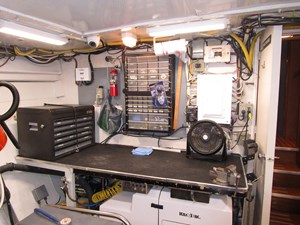 MY ALIBI 53 Engine Room Forward 