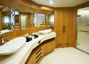 JOHNSON 93 OPEN BRIDGE 21 Master head with shower