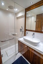 - 24 25_2019 66ft Sunseeker Manhattan