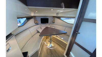 Sea Ray 320 Sundancer 9 10