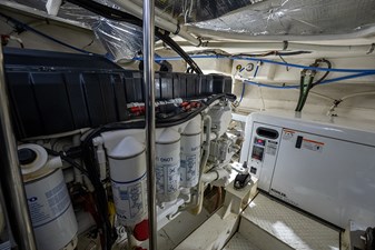 WONDERFUL WORLD 48 Engine room