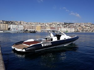 - 30 PIRELLI 42 Speedboat -  020