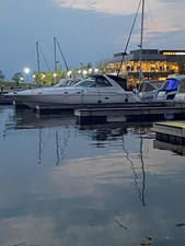 2002 Cruisers Yachts 4270 Express 3 