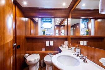 VYNO 27 Master Cabin