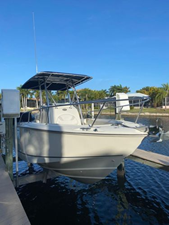 2007 Boston Whaler 240 Outrage 17 18