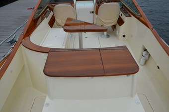 TANGO 14 Aft Facing Settee