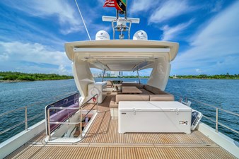 2015 Prestige 750 23 