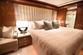 Mesmerize 35 2013 Hargrave 125 Raised Pilothouse