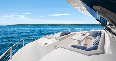 Horizon FD80-617 / AVAILABLE  FLIBS 2025 4 Horizon FD80 Hull 17 spacious forward deck with seating.