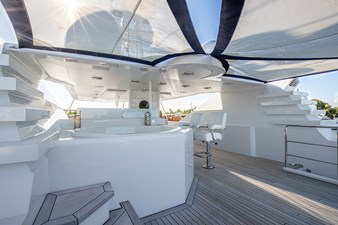 NEVER ENOUGH 35 Flybridge Jacuzzi and Bar