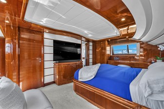 Ferretti Yachts Custom Line 94 81 