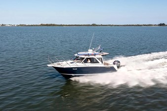 2025 Cutwater 248 Coupe - Jensen Beach, FL 2 2024 Cutwater 248 Coupe