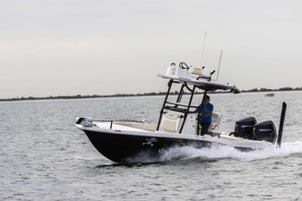 28' Caymas 281HB Center Console 12 