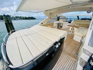 ESSENCE 27 28_2010 60ft Sunseeker Predator ESSENCE