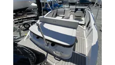 2024 Sea Ray SPX 210 OB 11 