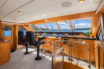 QUE SA-RAH SA-RAH 29 Pilothouse