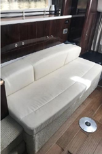 2016 Sea Ray 330 Sundancer 31 32