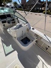 2014 Robalo R227 Dual Console 9 