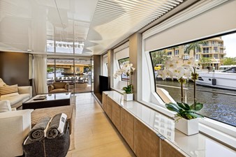 - 36 37_2021 85ft Ferretti Yachts 850