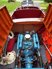 GAD-A-BOUT 24 Spacious engine compartment