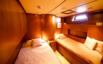 IKARON 13 Twin Cabin 1