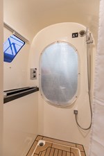 MOONWAVE 28 MOONWAVE, 2012 Gunboat 60: Shower