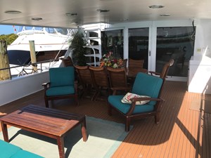 MON SHERI  51 Aft Deck Seating