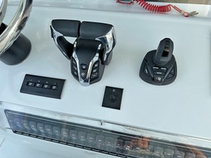 Freeman 37 VH 14 Yamaha Controls and Joystick
