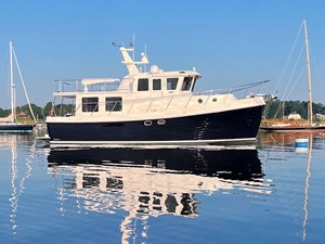 SEAGLASS 1 2006 American Tug 41: Starboard Side at Anchor