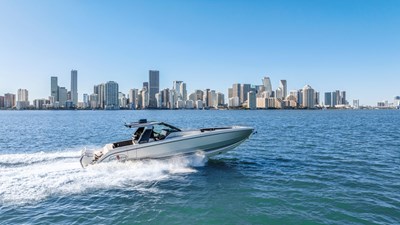 Cigarette 42 Auroris 9 