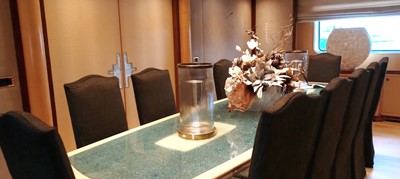 ANNA J 5 Dining Area