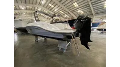 2024 Sea Ray SPX 230 Outboard 4 