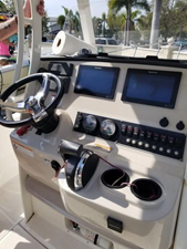 2018 Boston Whaler Dauntless 240 4 5