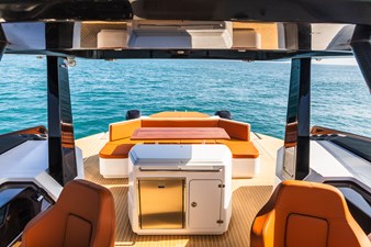 Dr. No 33 HUTTER YACHTS DR. NO POWER CATAMARAN FOR SALE 