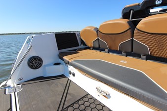 25' Scarab 255 Open ID 24 