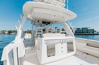Boston Whaler 420 Outrage 27 