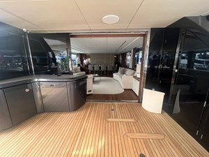 LEILANI 25 Princess Y95 Main Deck Cockpit