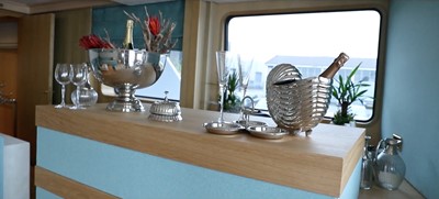 ANNA J 11 Skylounge