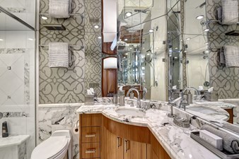 DANIELLE 26 027 Lower Deck Midship Master Ensuite 02