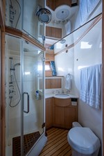 PIVOT 63 97_marlow_pivot_starboard_guest_stateroom_head_1