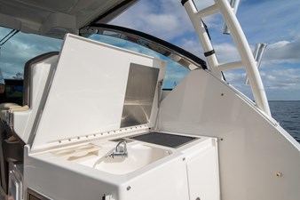 2019 Pursuit DC 325 Dual Console 22 