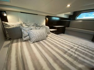 Cruisers Yachts 39 Express Coupe 38 42