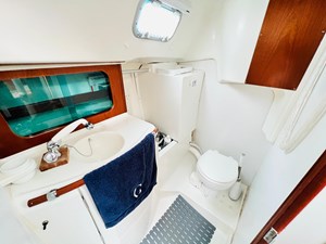 2000 Beneteau 311 13 
