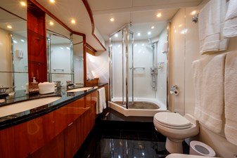 LADY YOUSRA 18 M/Y LADY YOUSRA SUNSEEKER 82 Master Cabin Ensuite