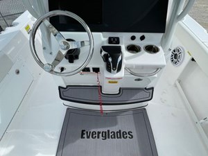 2023 Everglades 235CC 20 